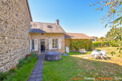 Renovated house with gîte and cottage