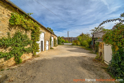 House with barns, swimming pool and close to 4 acres