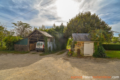 House with barns, swimming pool and close to 4 acres