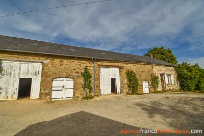 House with barns, swimming pool and close to 4 acres