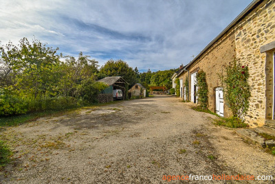 House with barns, swimming pool and close to 4 acres