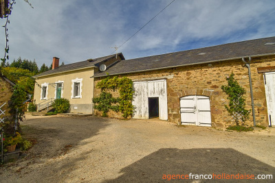 House with barns, swimming pool and close to 4 acres