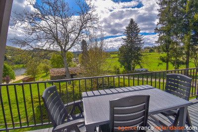 Holiday cottage with lake view