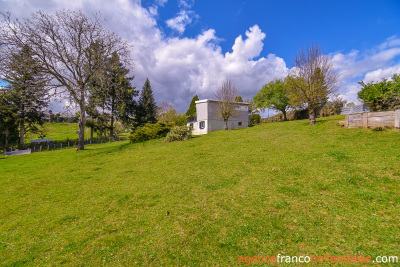 Holiday cottage with lake view