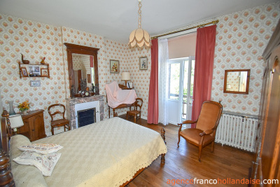 6-bedroom bourgeois house with extra land 