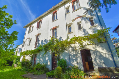 6-bedroom bourgeois house with extra land 