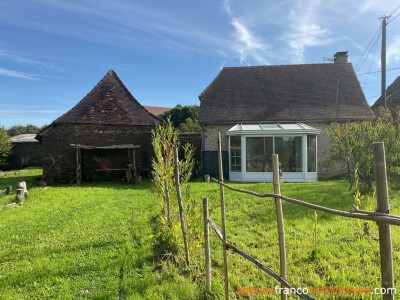 Cosy cottage with barn and woodlands