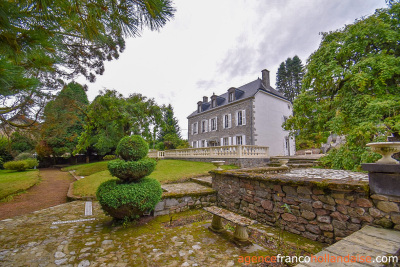 Stately property overlooking the valley