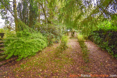 Stately property overlooking the valley