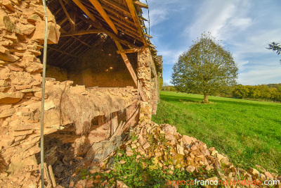 Limousin farmhouse in need of a complete renovation