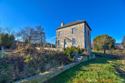 Farmhouse with 7 ½ acres