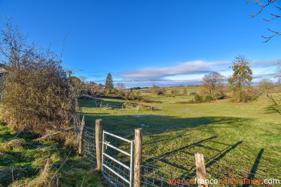 Farmhouse with 7 ½ acres