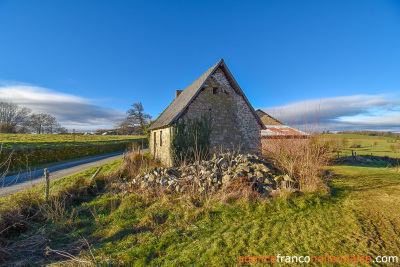 Farmhouse with 7 ½ acres