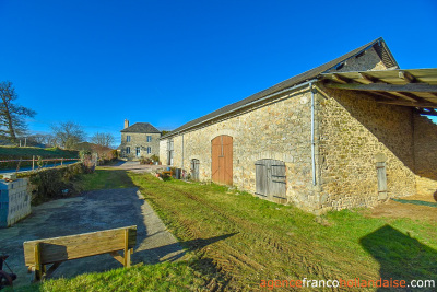 Farmhouse with 7 ½ acres